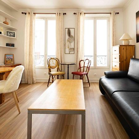 Well Located Apartment In Parigi Esterno foto