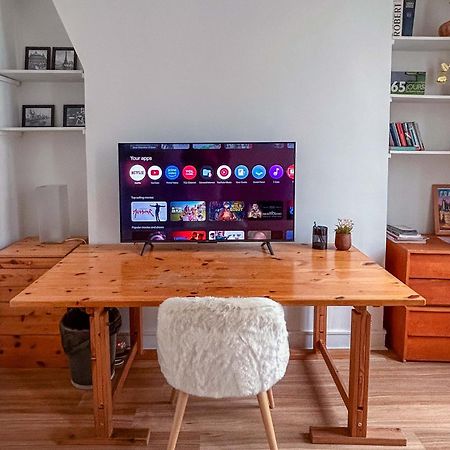 Well Located Apartment In Parigi Esterno foto