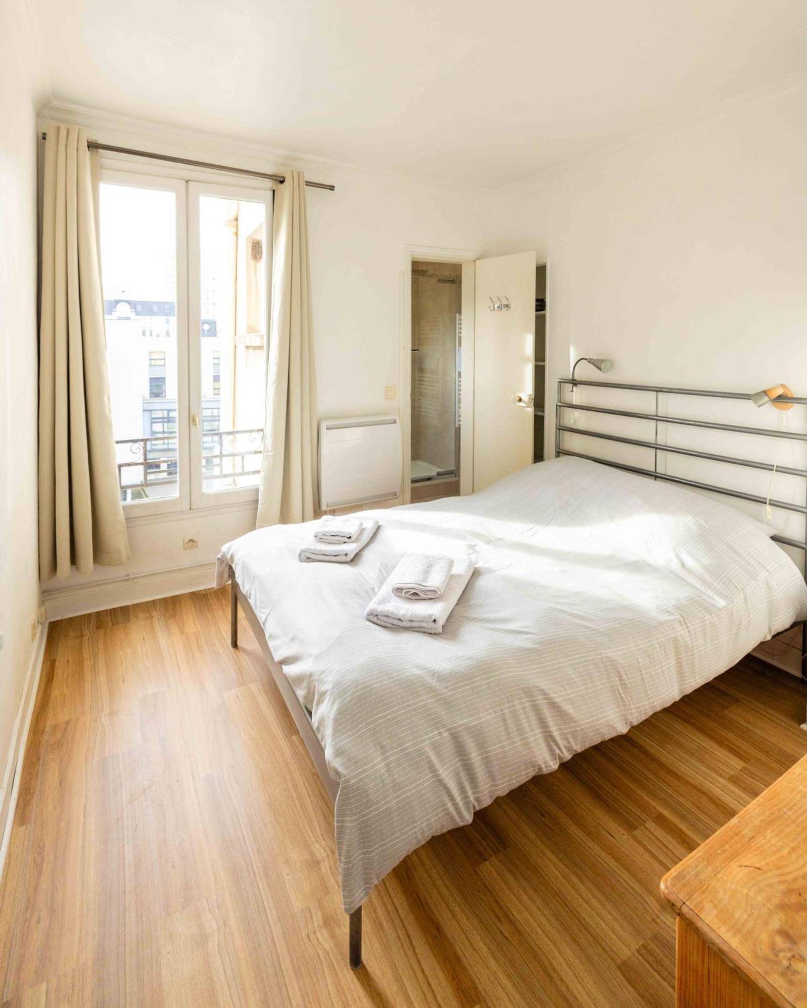 Well Located Apartment In Parigi Esterno foto